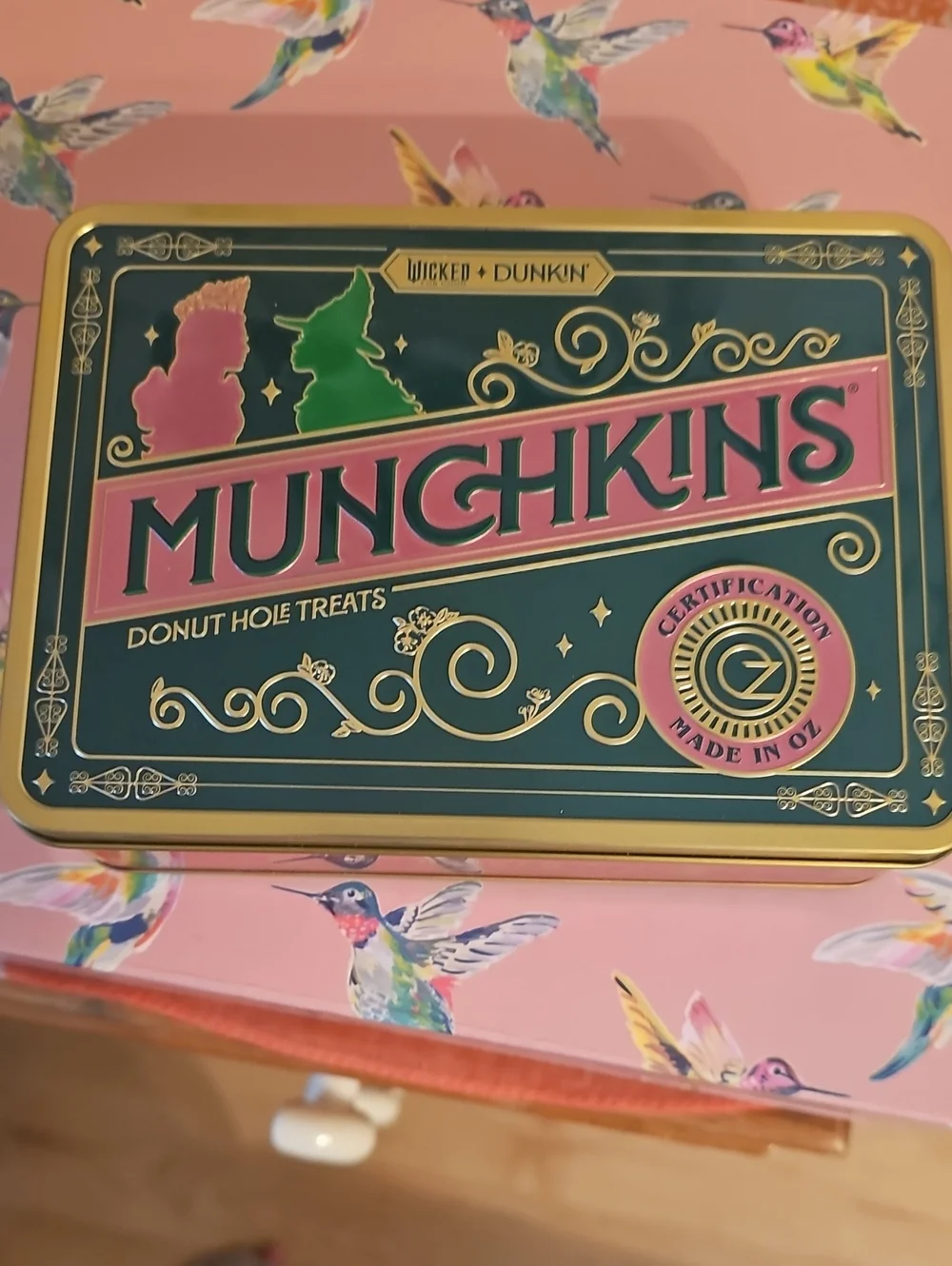 WICKED DUNKIN DONUTS MUNCHKINS TIN